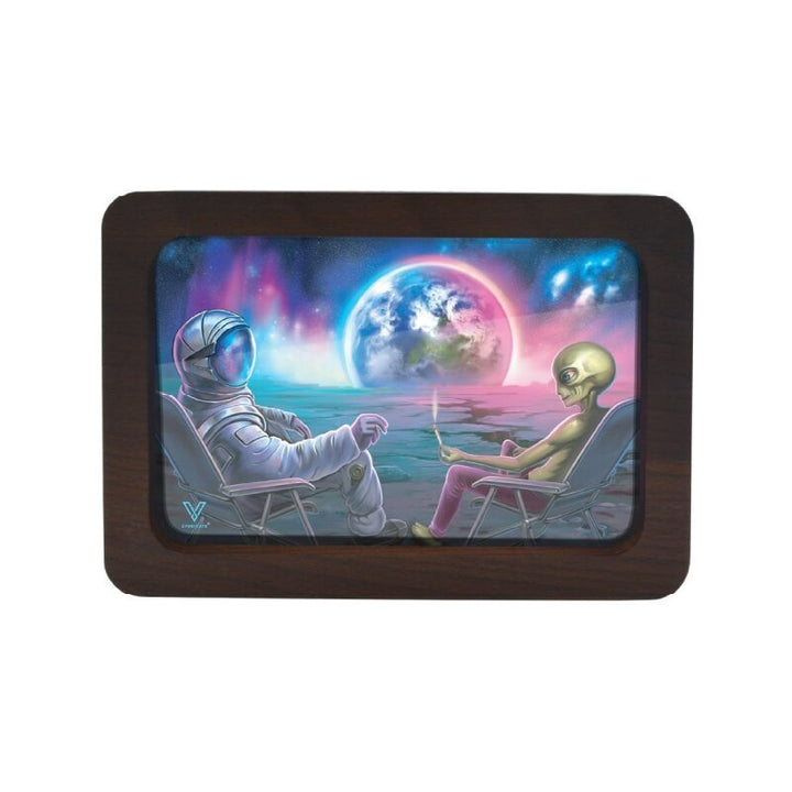 V Syndicate 3D Wood Rolling Tray Blunt Orbit mit Astronaut und Alien vor der Erde