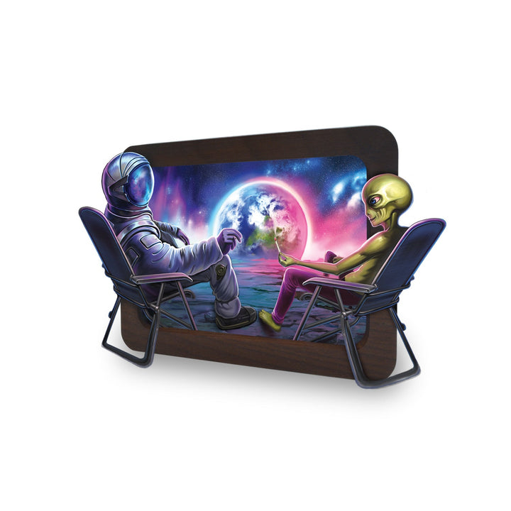 V Syndicate 3D Holz Rolling Tray mit Astronaut und Alien vor Planeten Motiv