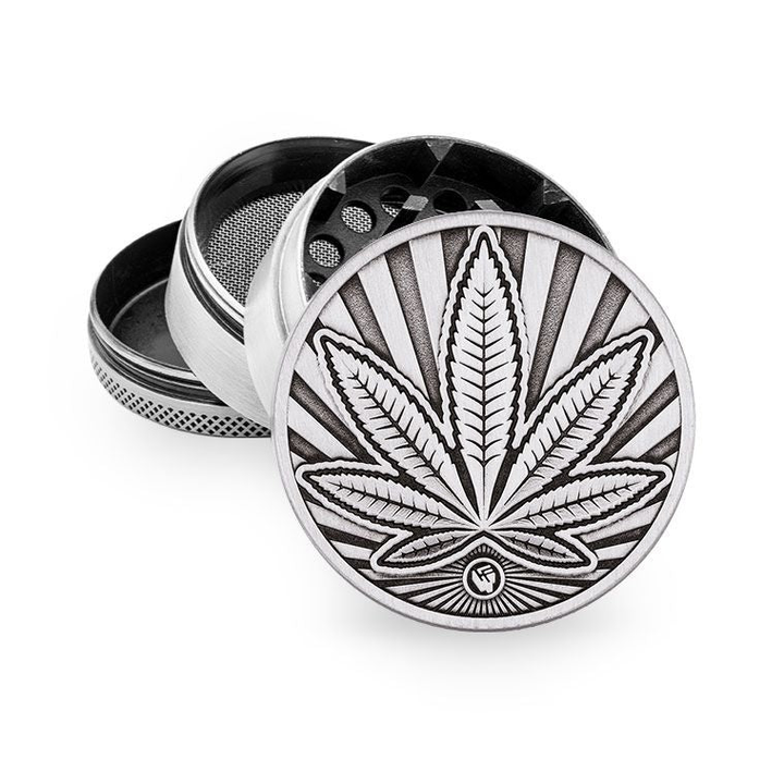 FireFlow Metall-Grinder Highlife Silber mit geprägtem Hanfblatt, alle vier Teile sichtbar