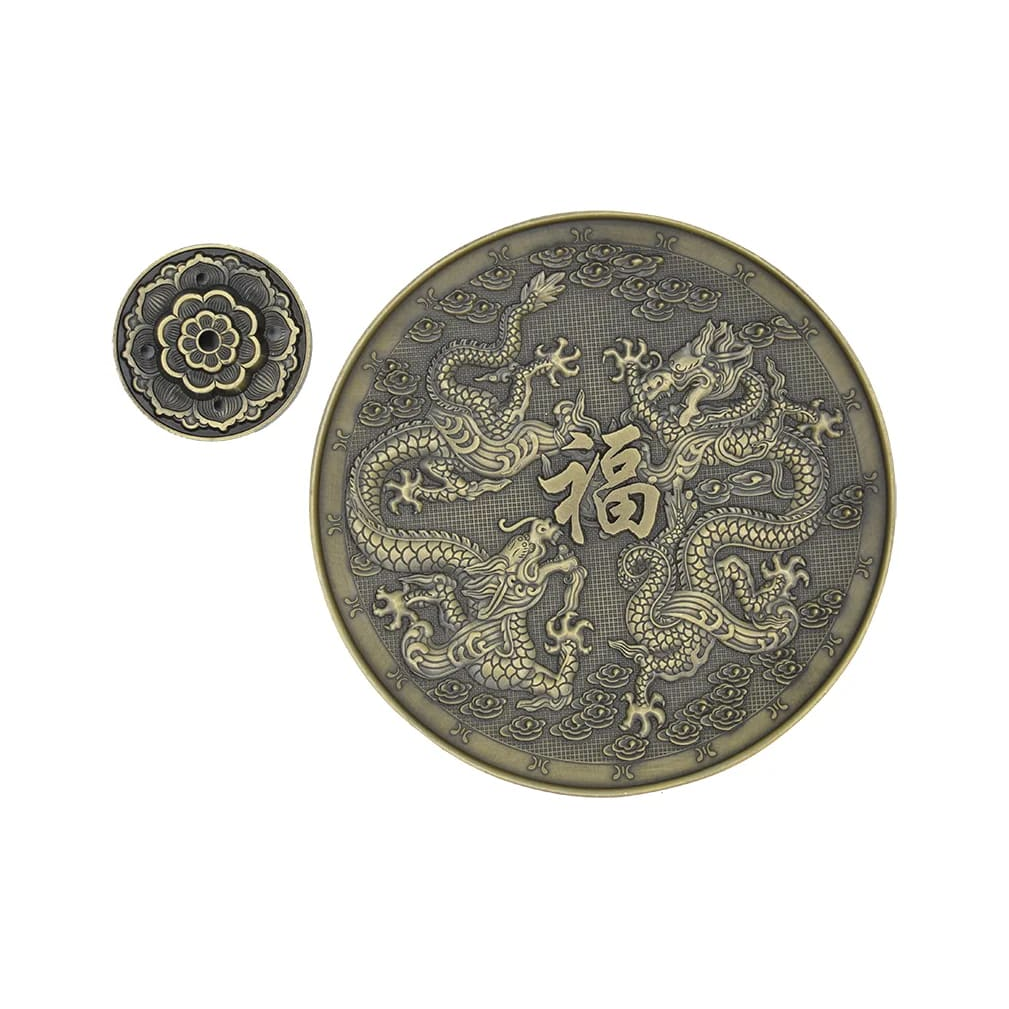 Detailansicht chinesischer Drache Relief am Räucherstäbchenhalter