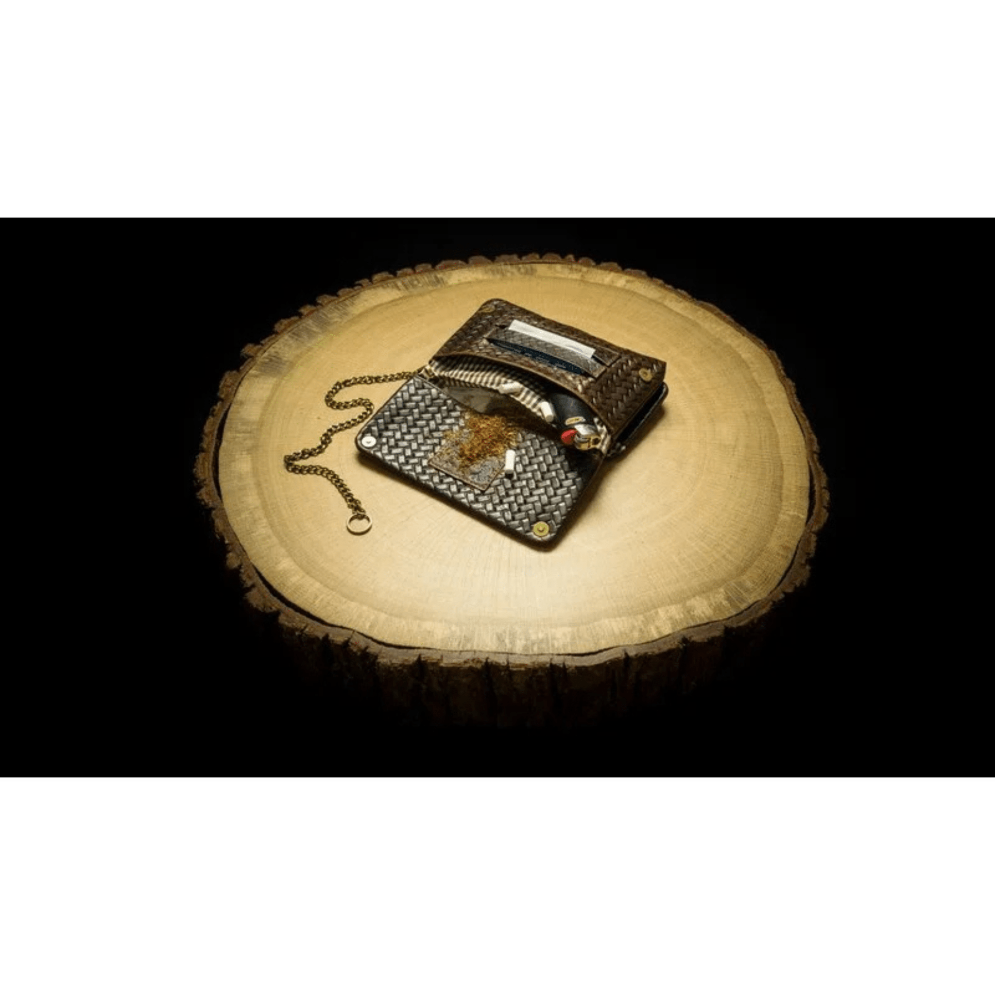 Innenansicht: Kartenfächer, Tabakfach und Blättchenhalter im Überblick