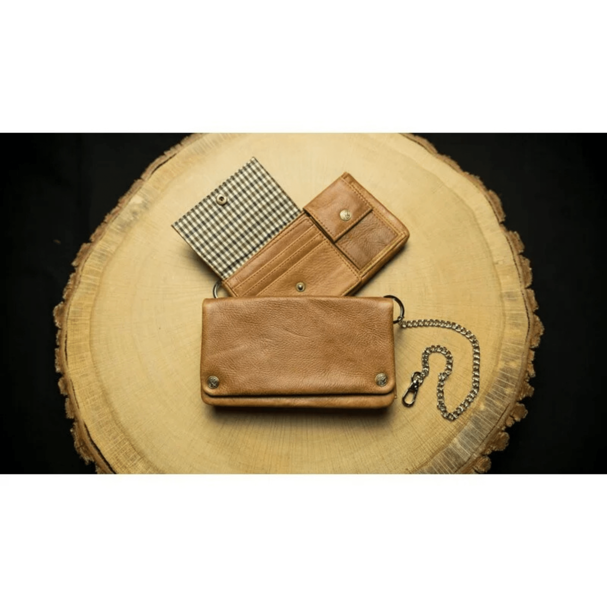 Detailansicht Tabakbeutel und Zubehörfach im Kavatza Tabak Portemonnaie