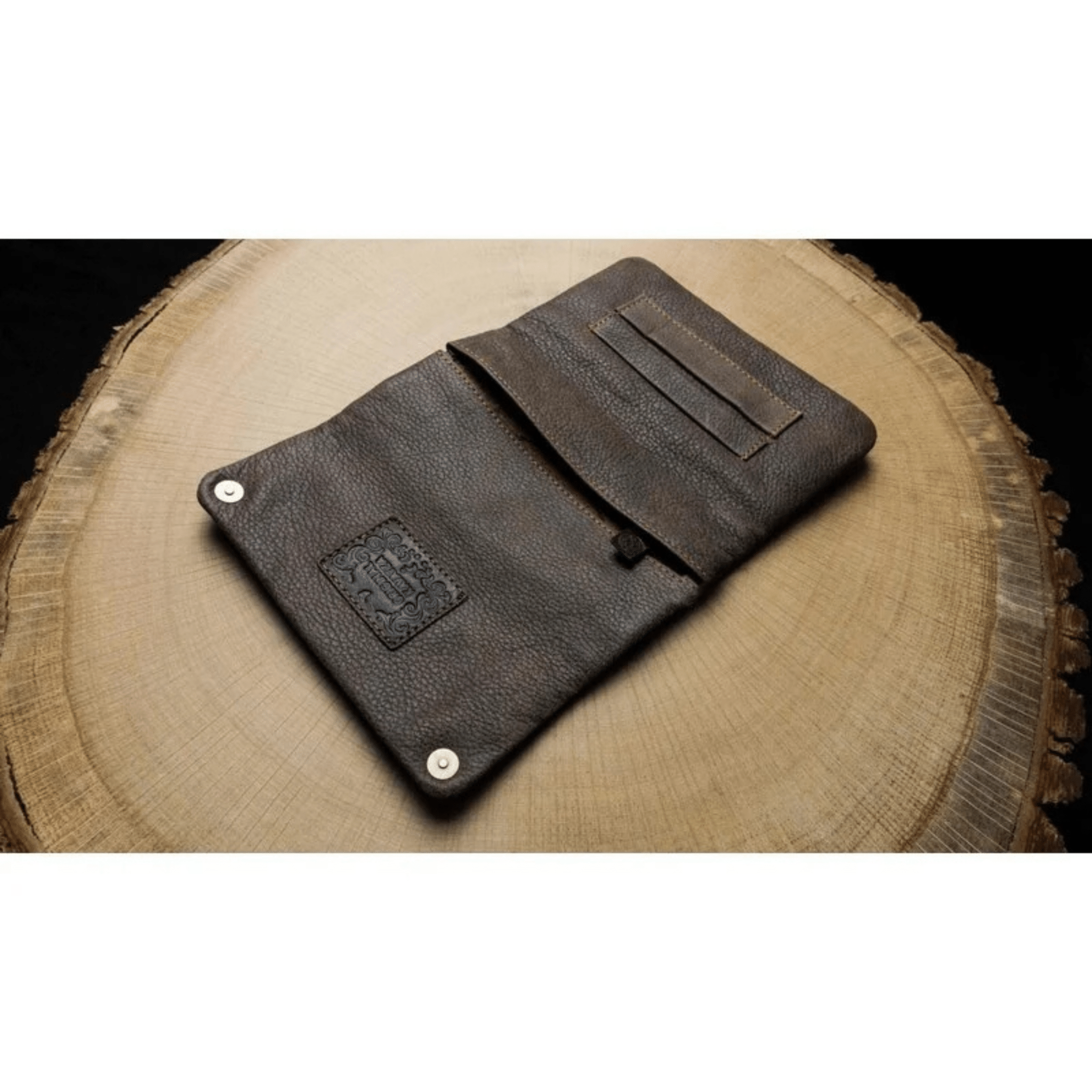 Geöffnete Kavatza Tabaktasche Cowboy mit Blättchenhalter