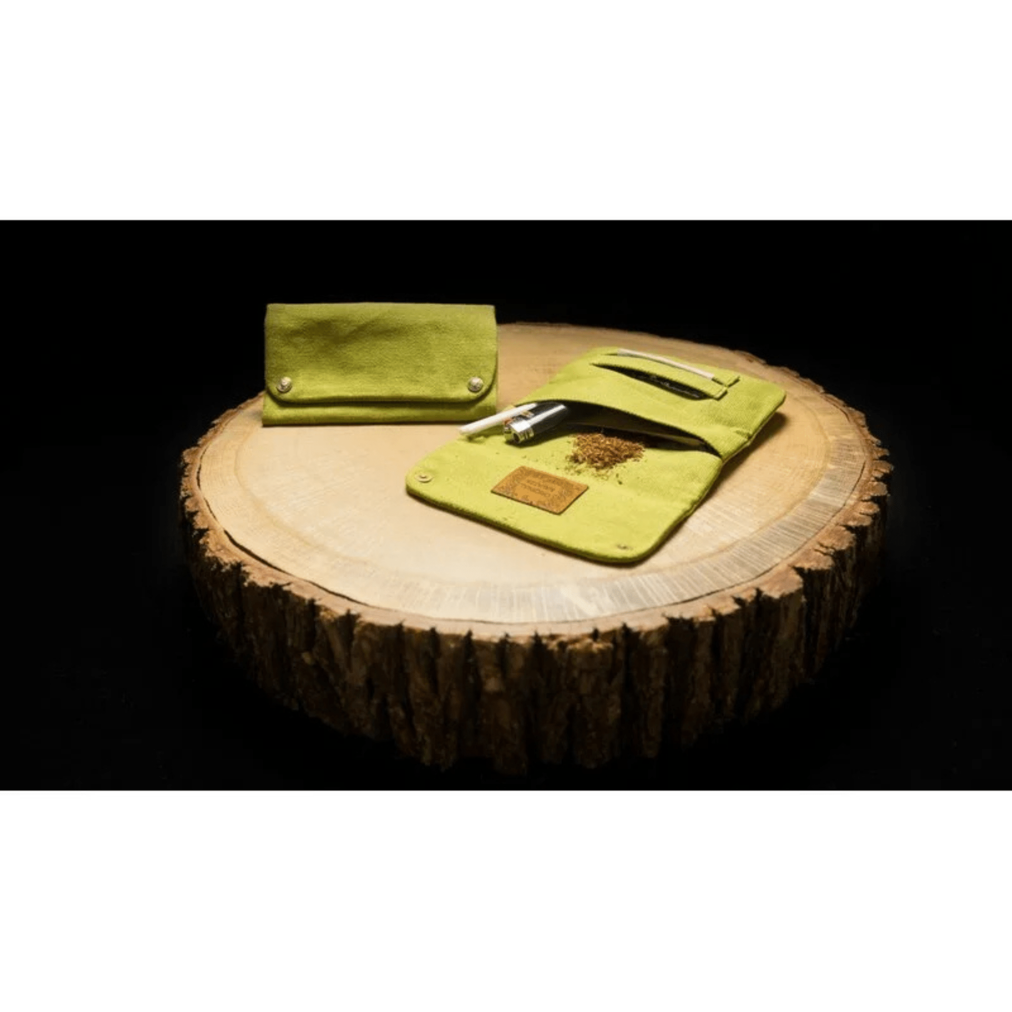 Innenansicht mit zwei Fächern und Blättchenhalter