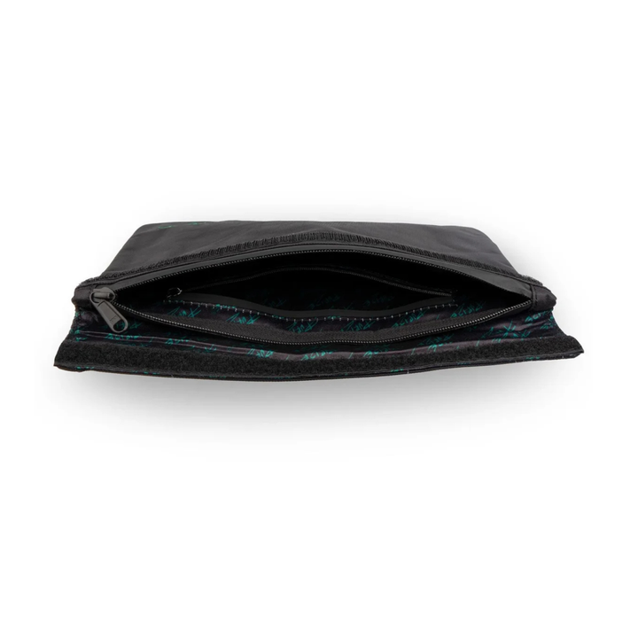 PURIZE Aktivkohletasche M Black Display mit mehreren Taschen