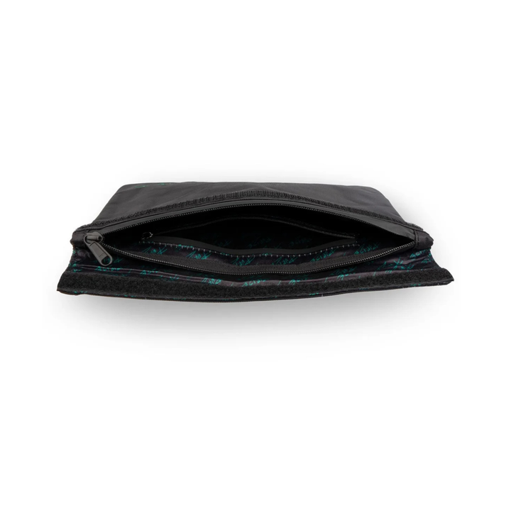 PURIZE Aktivkohletasche M Black Display mit mehreren Taschen