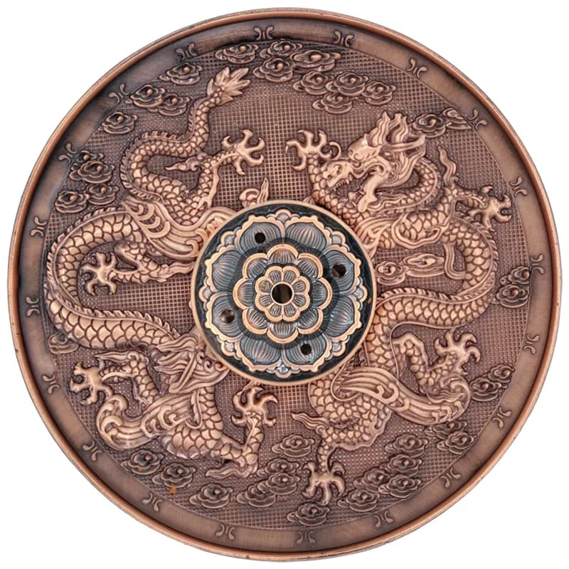 Detailmotiv Drache auf Räucherstäbchenhalter in Kupferoptik