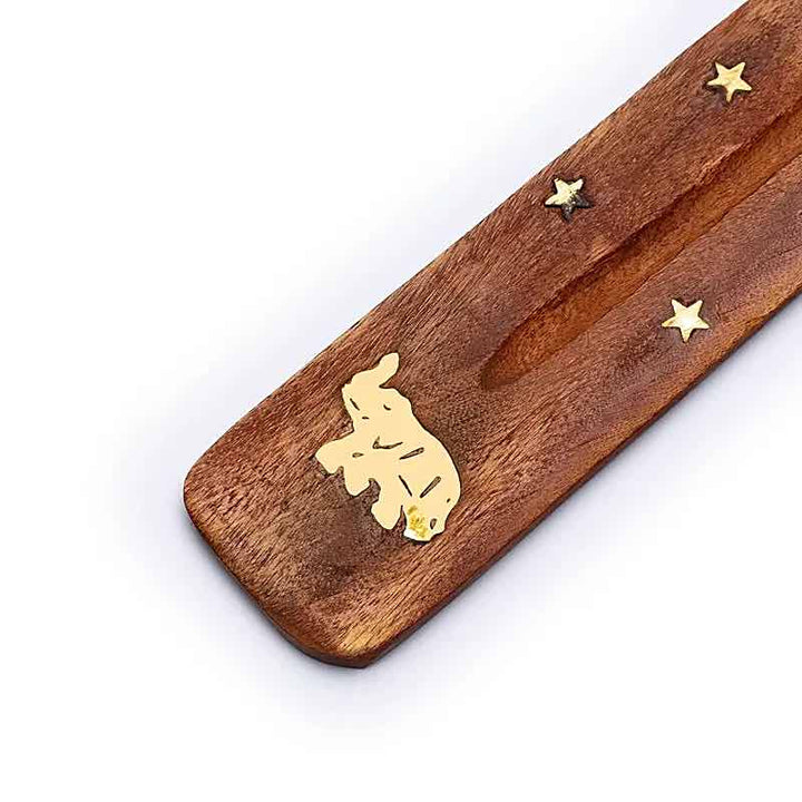 Detailansicht Elefant-Metallmotiv am Holz Räucherstäbchenhalter