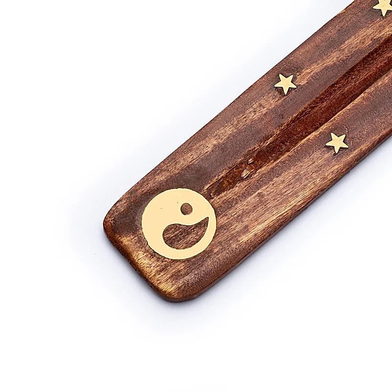 Seitenansicht Holz Räucherstäbchenhalter Yin Yang mit Stäbchenöffnung