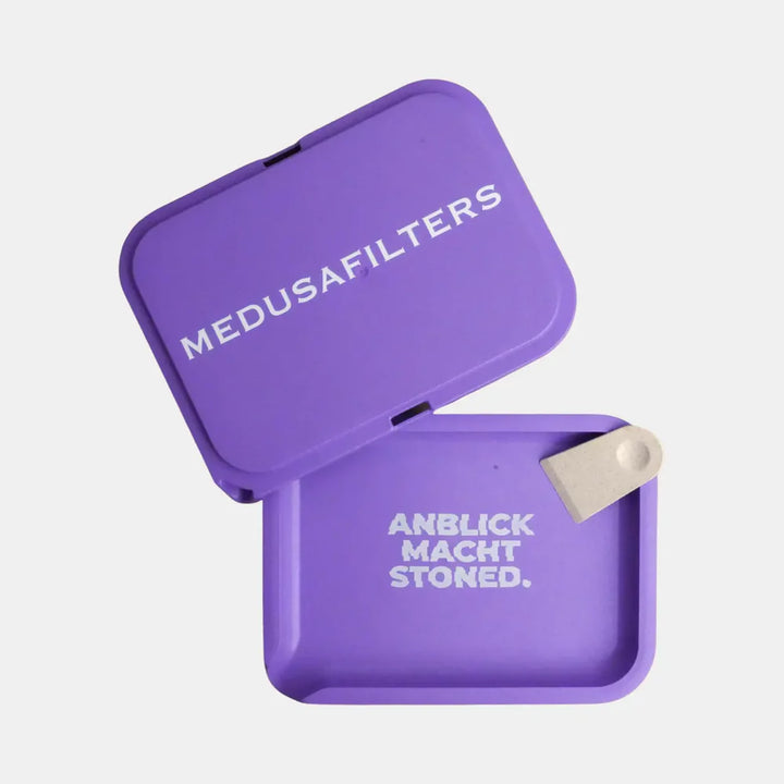 MedusaFilters Hemp Tray Kit Violett geöffnet mit Scraper und Spruch Anblick macht stoned