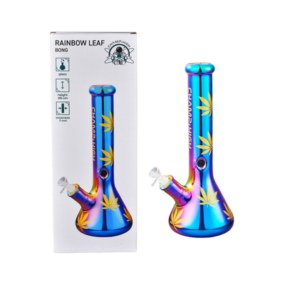 Detailansicht der Champ High Glas Bong mit Hanfblatt-Design