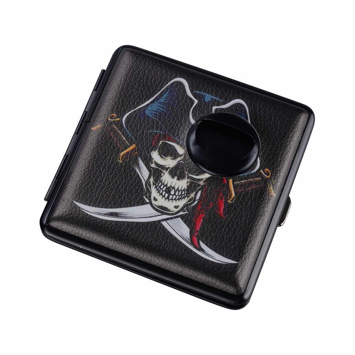 Detailaufnahme integrierter Flaschenöffner am Piraten Totenkopf Etui