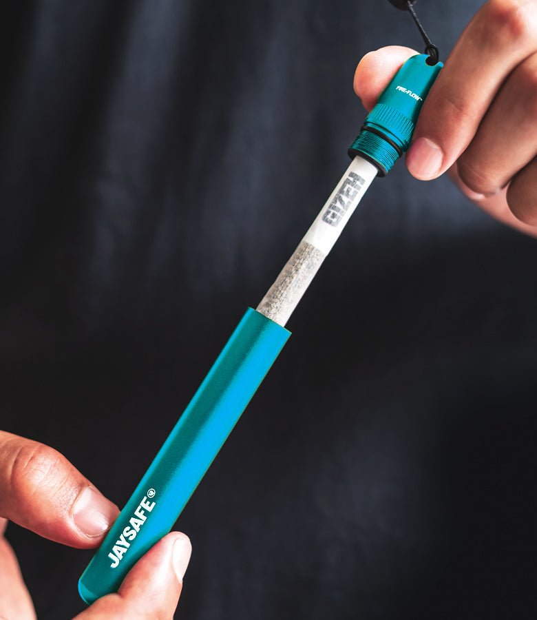JAYSAFE Joint Tube Blue geöffnet, Innenraum und Deckel sichtbar