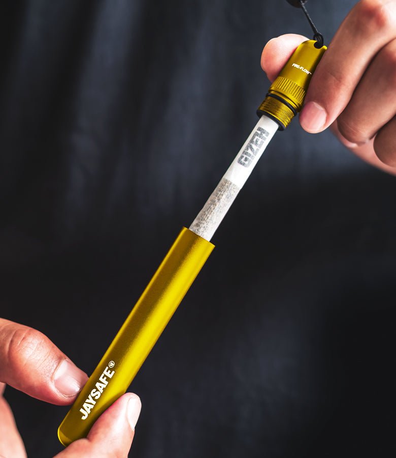 JAYSAFE Joint Tube Gold geöffnet mit Silikon-Inlay im Deckel