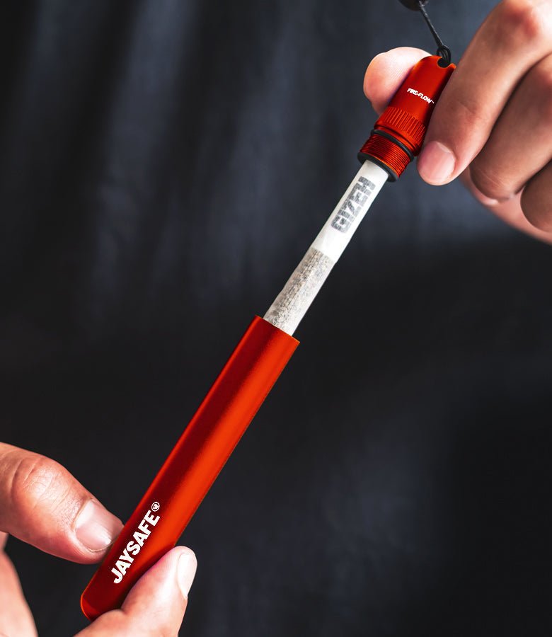 JAYSAFE Joint Tube Red geöffnet mit Silikon-Inlay im Deckel