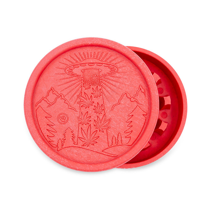 FireFlow Hemp Grinder 420 Alien rot geöffnet mit UFO und Hanfblatt Gravur