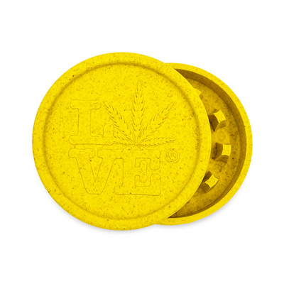 Gelber FireFlow Hemp Grinder mit Love Schriftzug und Hanfblatt, leicht geöffnet