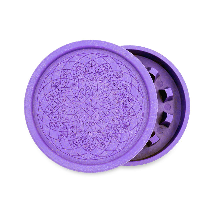 FireFlow Hemp Grinder Leaf Pattern violett geöffnet mit Blick auf den Zahnkranz