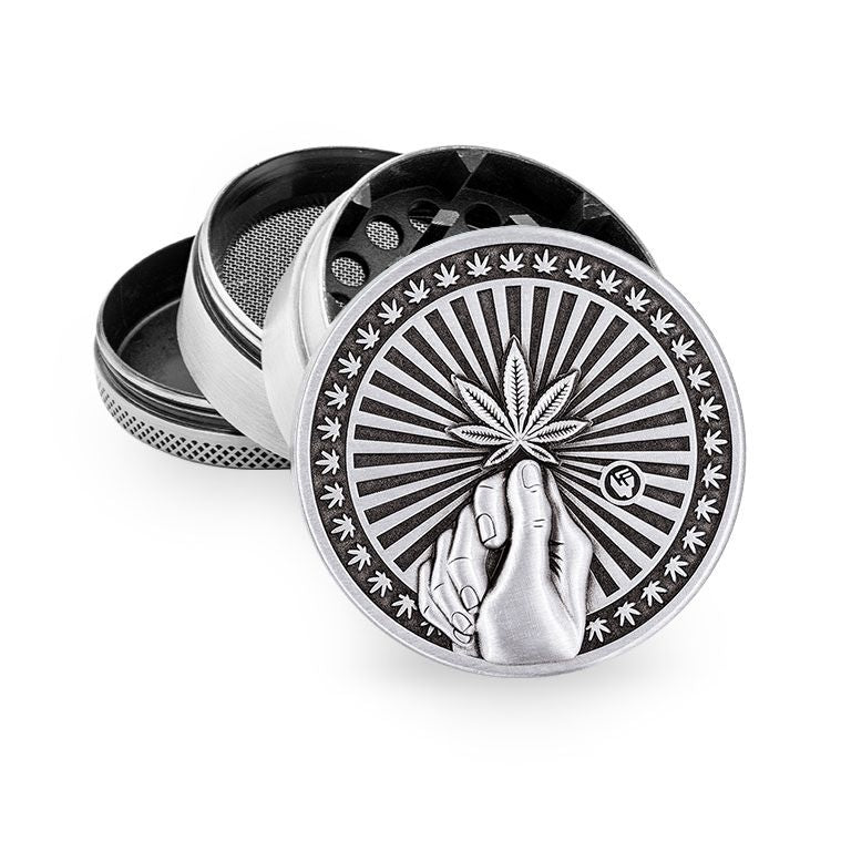 FireFlow Metall-Grinder Hope silber 4-teilig geöffnet mit Hand- und Hanfblatt-Praegung
