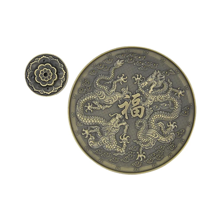 Detailansicht chinesischer Drache Relief am Räucherstäbchenhalter