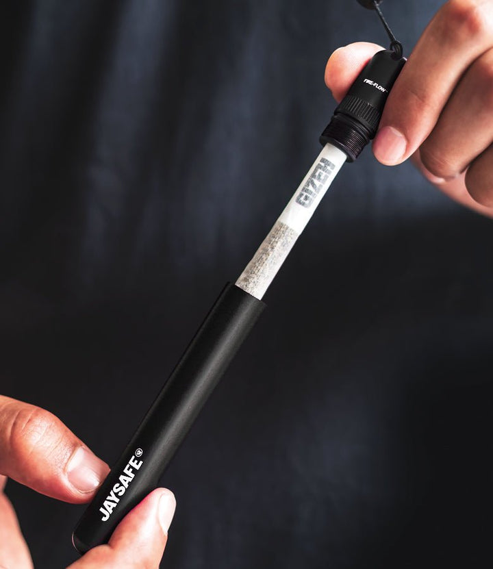 JAYSAFE Joint Tube Black geöffnet mit Silikon-Inlay im Deckel