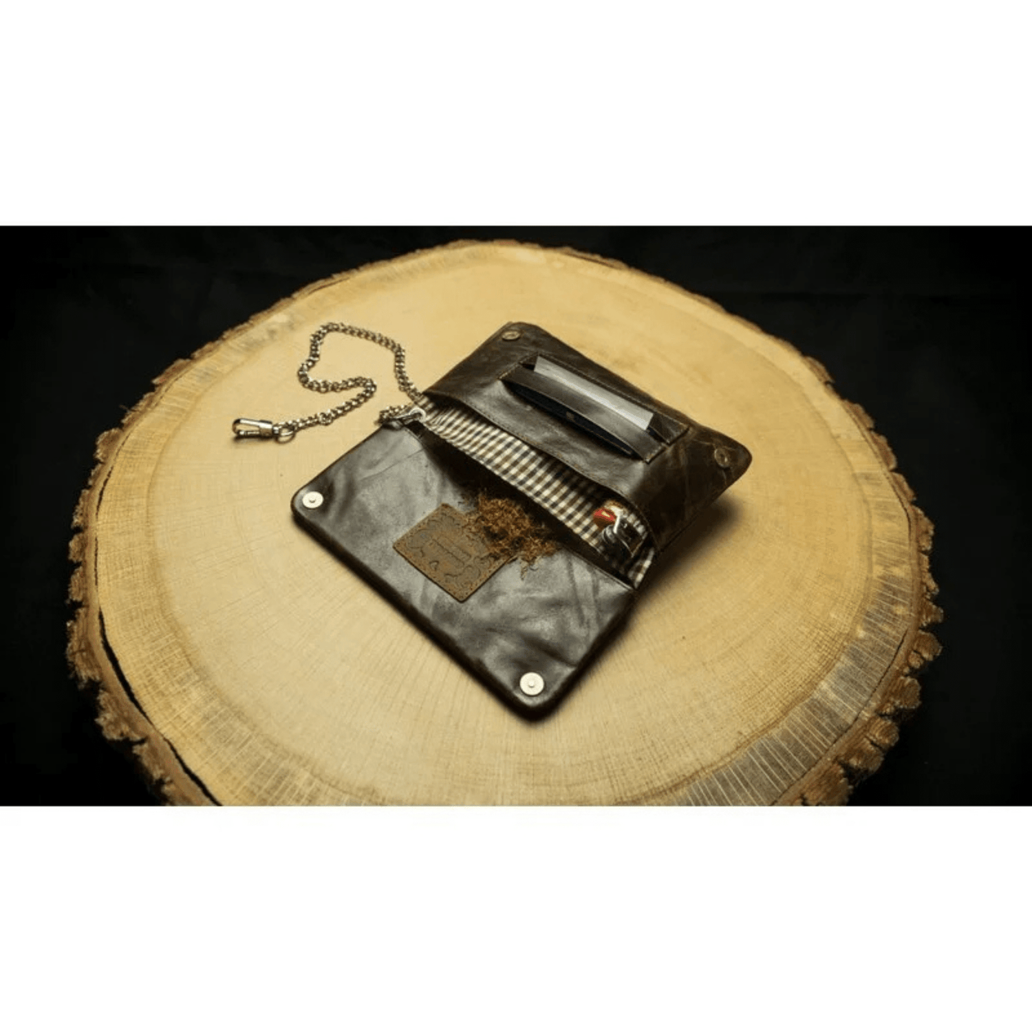 Detailansicht Tabakbeutel und Zubehörfach im Kavatza Portemonnaie