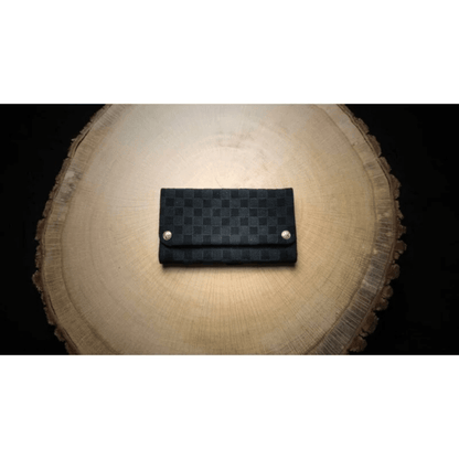 Kavatza Tabaktasche Checkmate Black mit Schachbrett-Prägung
