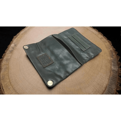Geöffnete Kavatza Tabaktasche Jade mit Innenfächern