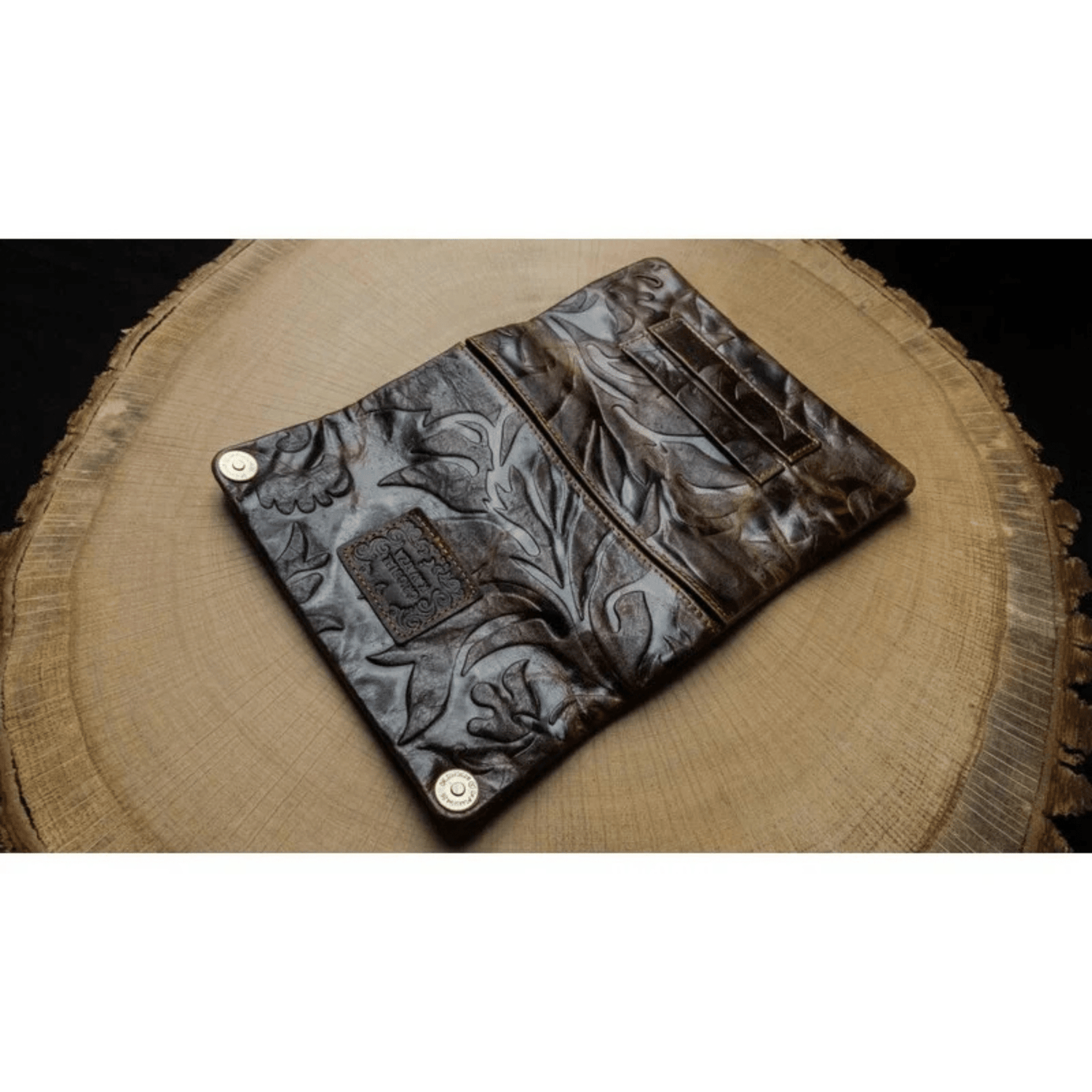 Geöffnete Kavatza Tabaktasche LADY mit Blättchenhalter und Fächern