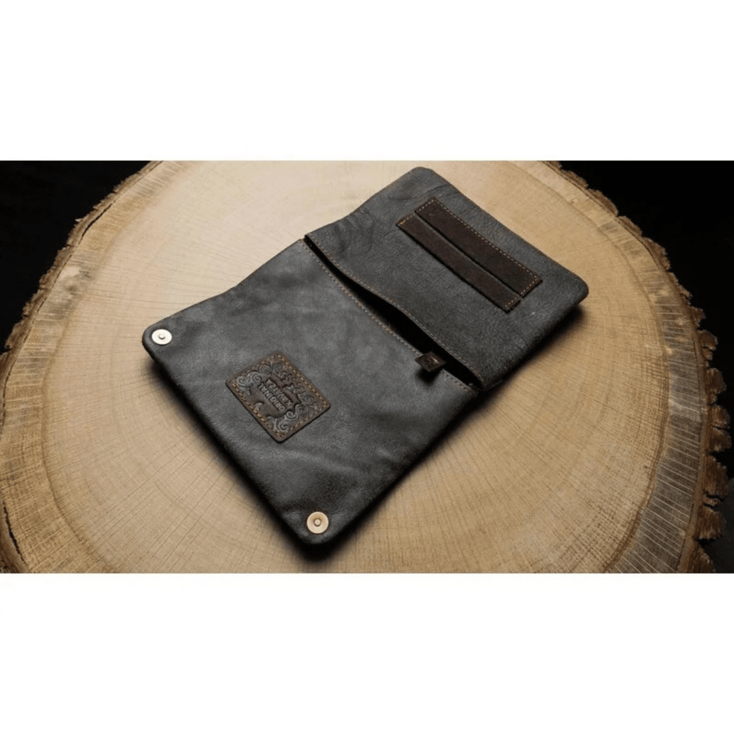 Innenansicht der Kavatza Tabaktasche mit zwei Fächern