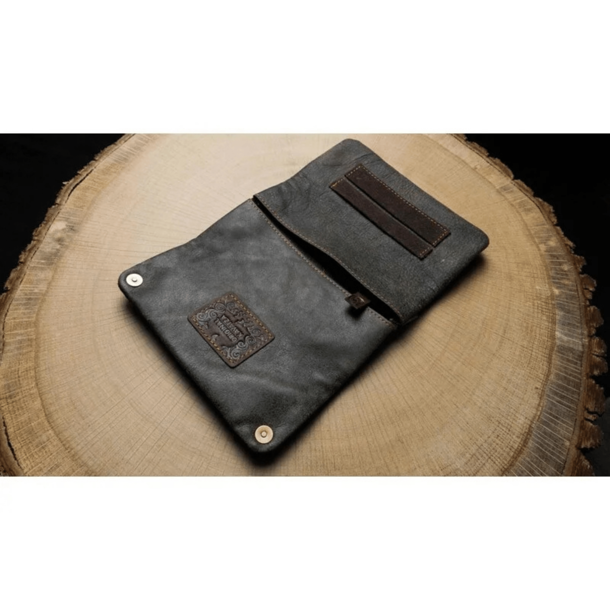 Innenansicht der Kavatza Tabaktasche mit zwei Fächern