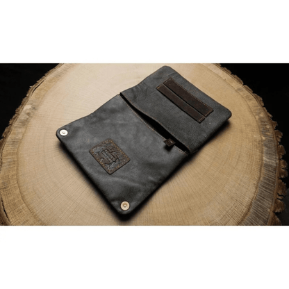 Innenansicht der Kavatza Tabaktasche mit zwei Fächern