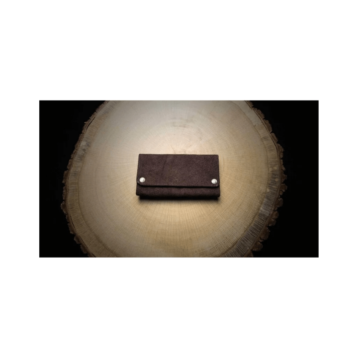 Kavatza Tabaktasche Brownie Brown aus Leder, geschlossen