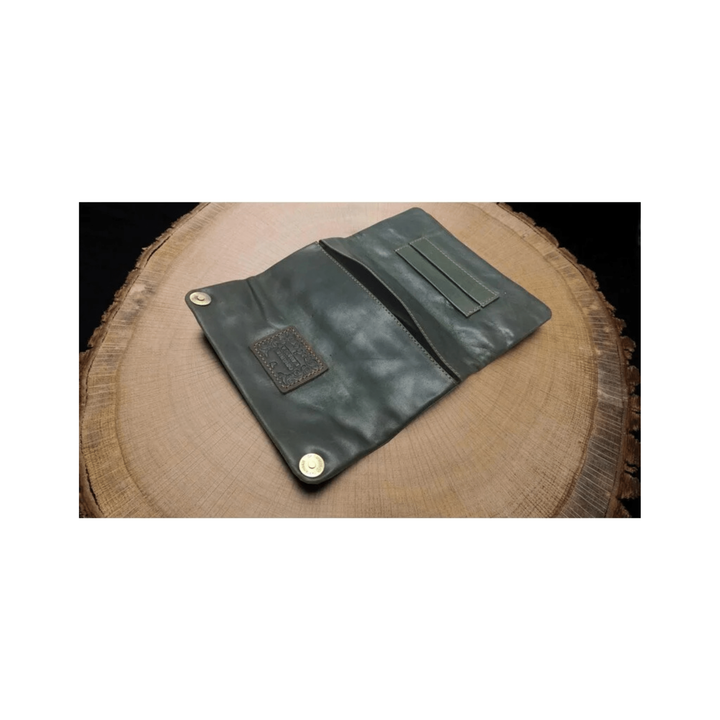 Geöffnete Kavatza Tabaktasche Jade mit Innenfächern