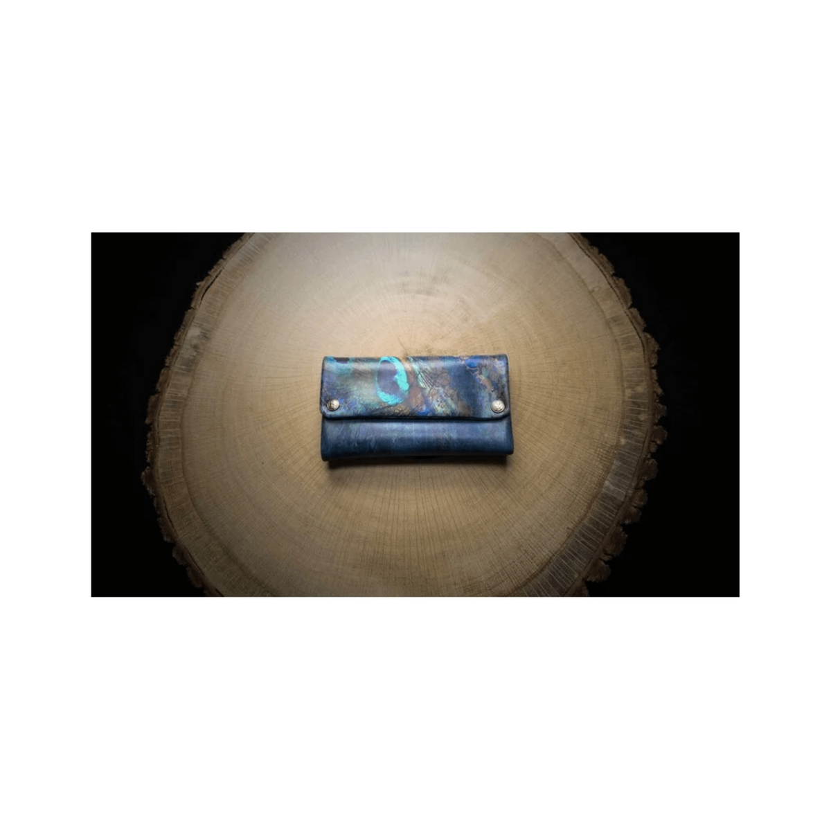 Kavatza Tabaktasche PU Peacock Blue, geschlossen von vorne
