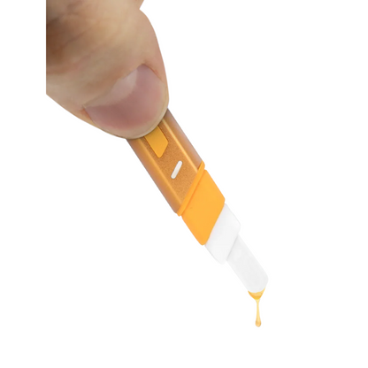 Puffco Hot Knife Daybreak beim Dosieren von Extrakt