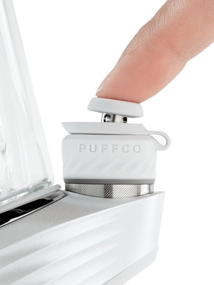 Detail Puffco New Peak Pro Pearl Cap mit Finger