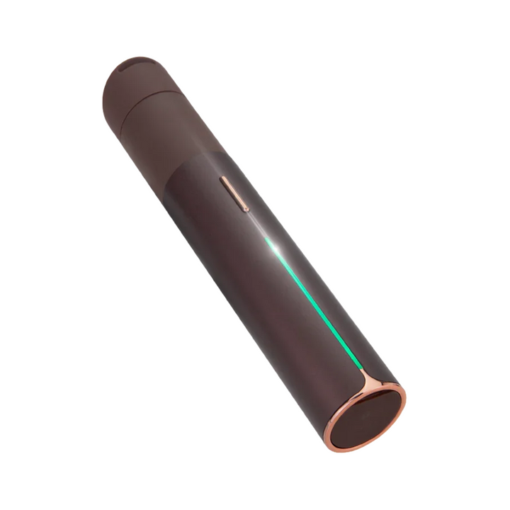 USB-C Anschluss am Puffco Pivot Mocha mit Ladekabel