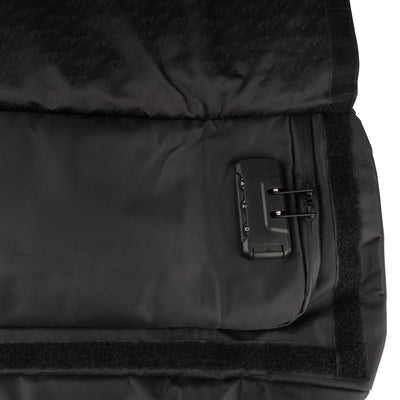 Detailansicht PURIZE Gym Bag mit Zahlenschloss und Innenbereich