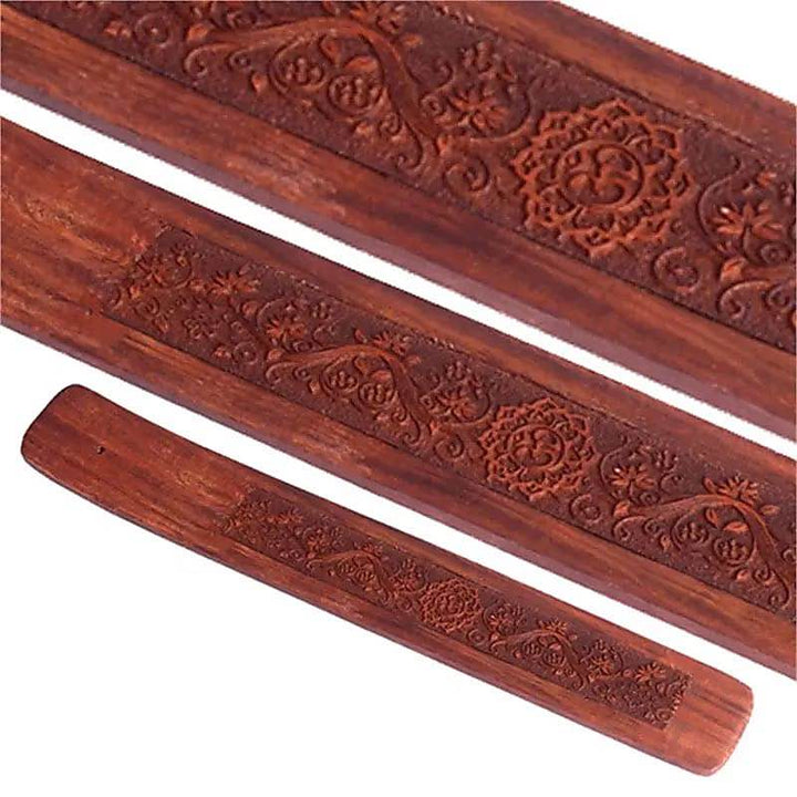 Akazienholz Räucherstäbchenhalter mit OM-Gravur, Produktansicht