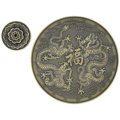 Detailansicht chinesischer Drache Relief am Räucherstäbchenhalter