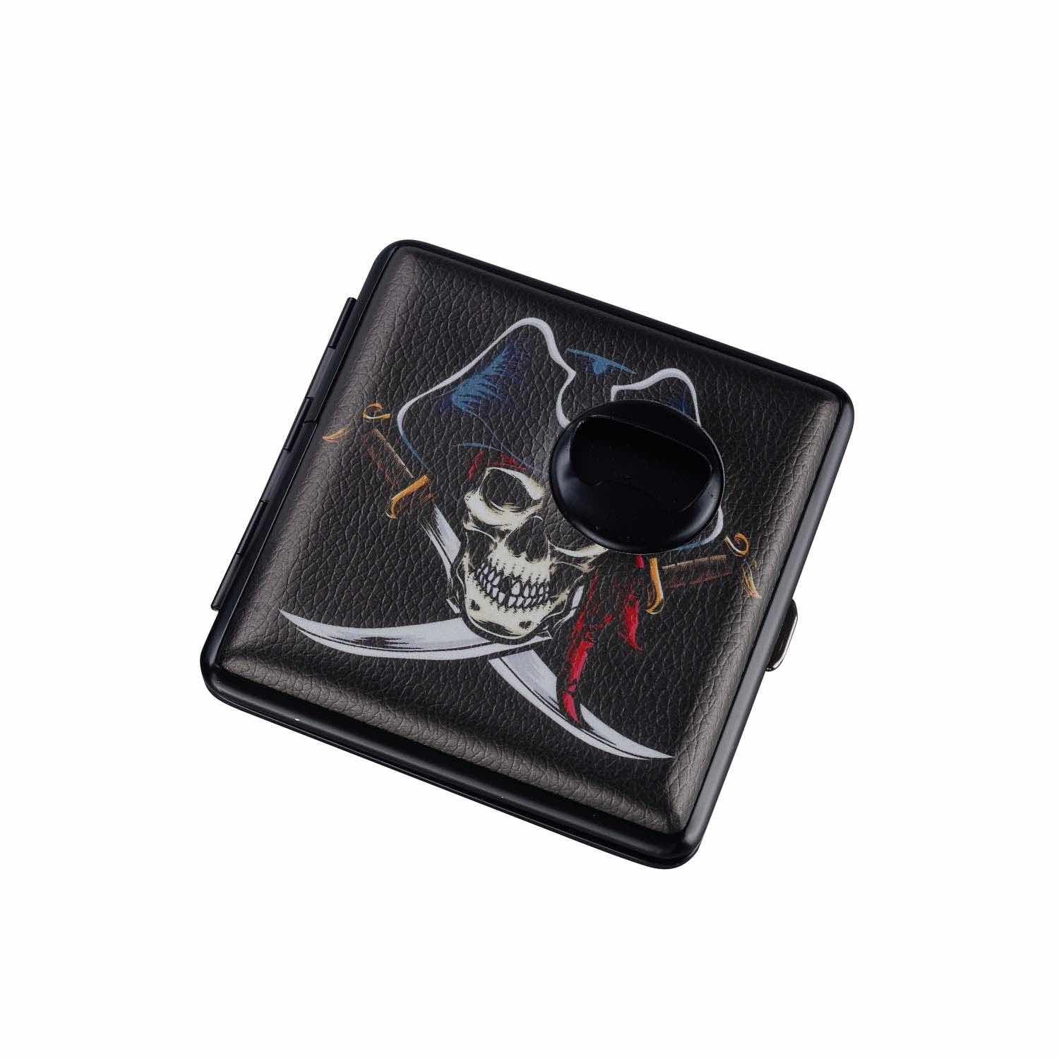 Detailaufnahme integrierter Flaschenöffner am Piraten Totenkopf Etui
